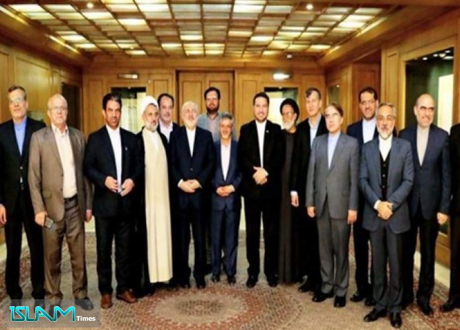 ظريف يبحث مع لجنة الأمن القومي البرلمانية تطورات الاتفاق النووي