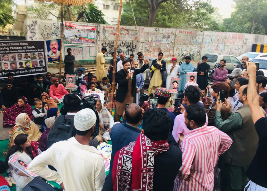کراچی، لاپتہ شیعہ افراد کی عدم بازیابی کیخلاف پریس کلب کے سامنے احتجاج