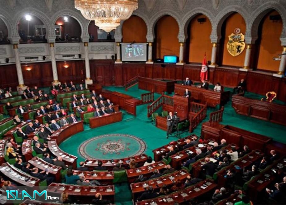 لماذا أسقط برلمان تونس 