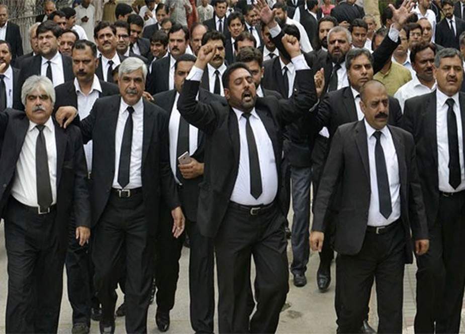 وکلاء کی کراچی میں بھی ڈاکٹروں کو اسپتال میں گھس کر مارنے کی دھمکی