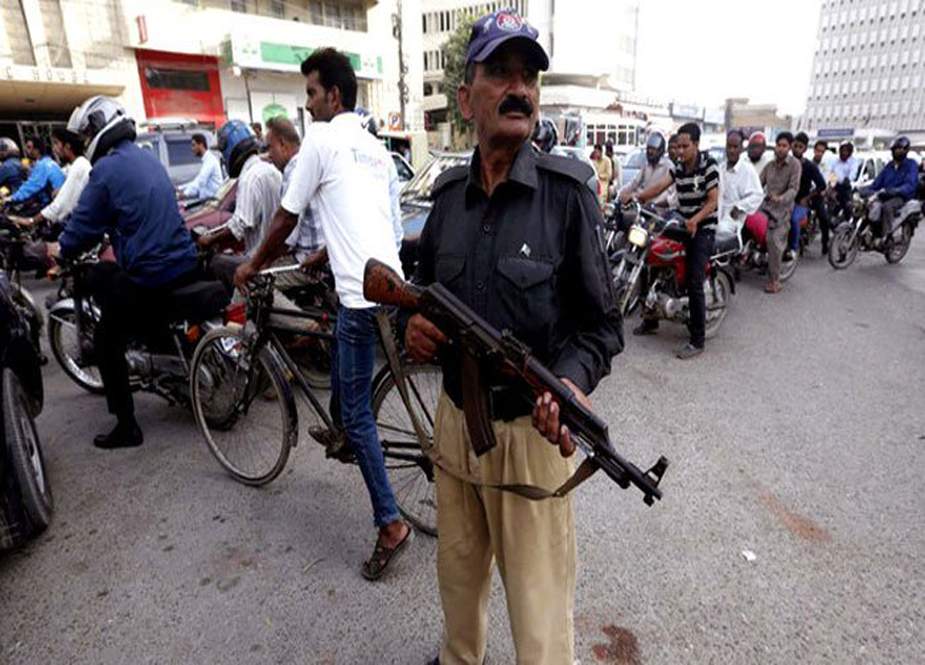 کراچی، دوران ڈیوٹی گٹکا کھانے یا نشہ کرنے والے پولیس اہلکاروں کو گھر بھیجنے کا حکم