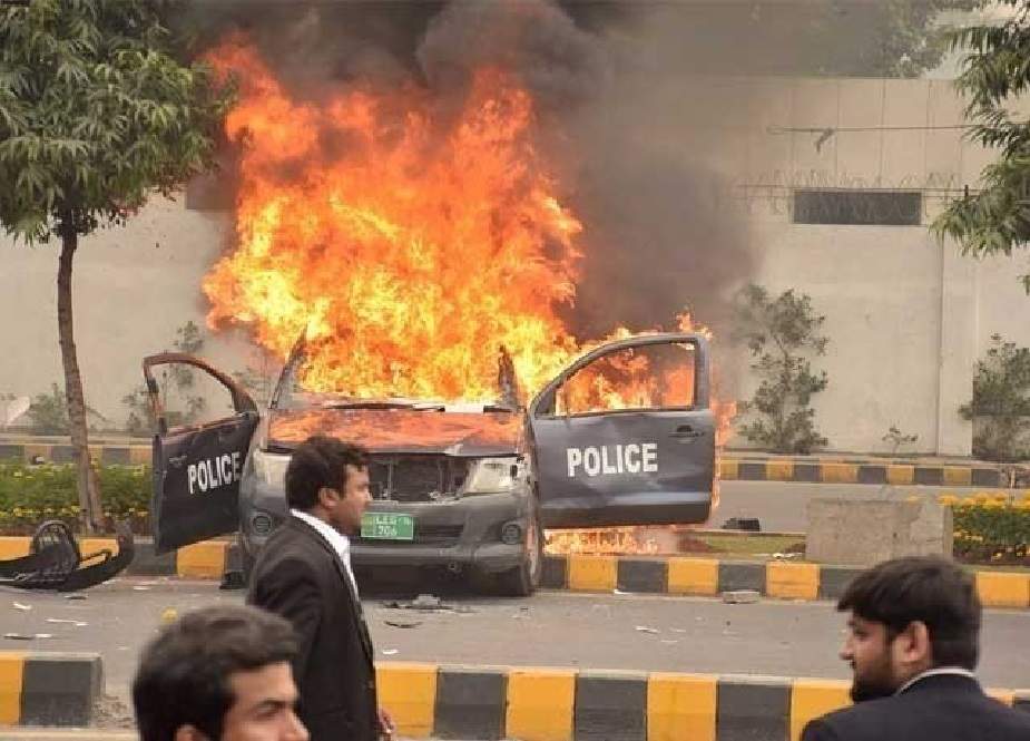 پی آئی سی حملہ کیس، وکیلوں کے اعتراض پر لاہور ہائیکورٹ کا بینچ ٹوٹ گیا
