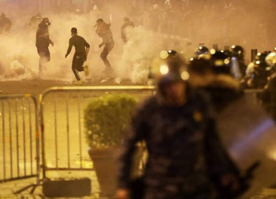 بیروت برای سومین شب متوالی با خشونت سپری شد