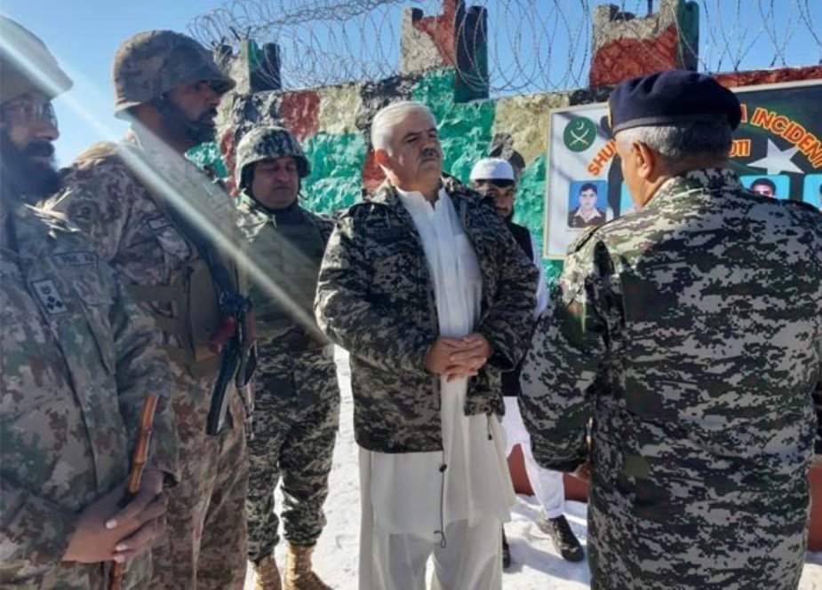 وزیراعلیٰ خیبر پختونخوا کا ضلع مہمند میں پاک افغان سرحد كے اگلے مورچوں كا دورہ