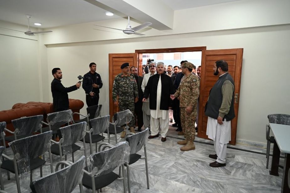 وزیراعلٰی خیبر پختونخوا کا ضلع مہمند میں پاک افغان سرحد كے اگلے مورچوں كا دورہ