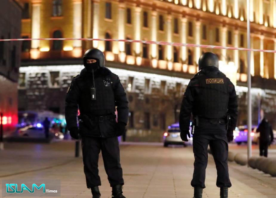 One Officer Killed, Suspected Gunman Dead after Shooting in Moscow
