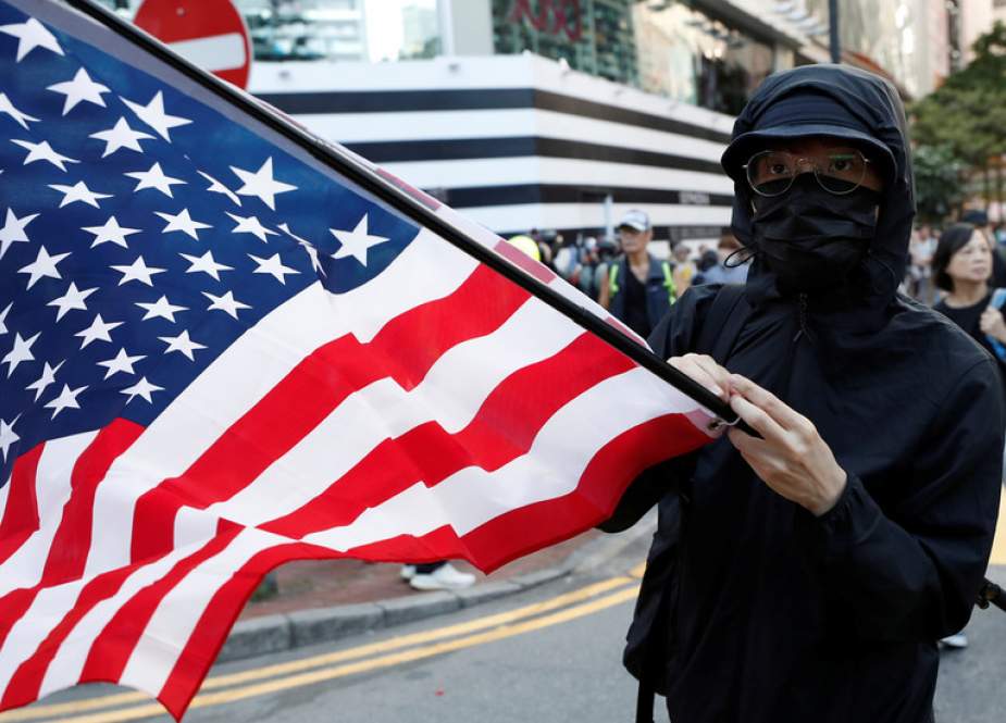 Protester holding a US flag in Hong Kong, China.JPG