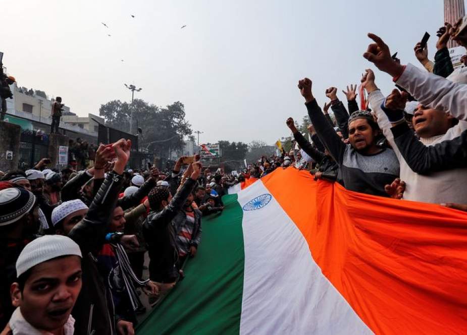 Demonstran  menentang UU Kewarganegaraan baru yang kontroversial di India.jpg