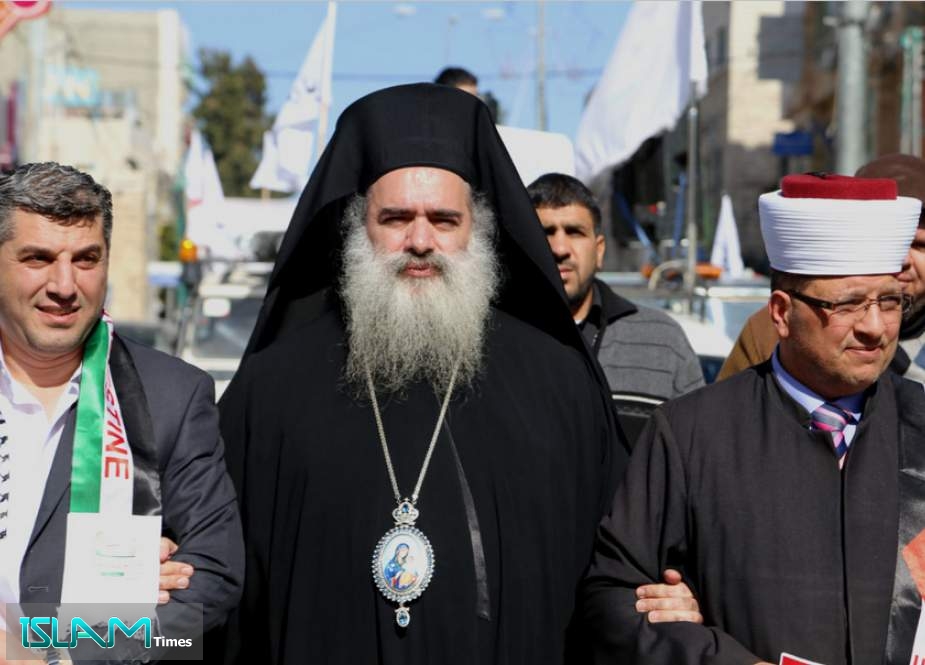 Archbishop of Jerusalem’s Greek Orthodox Church, Atallah Hanna [centre], seen during a protest in the West bank city of Hebron on 22 January 2015 [Muhesen Amren/ApaImages]
