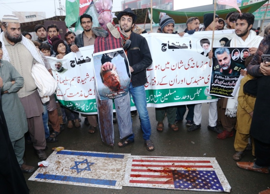 مجلس وحدت مسلمین اور امامیہ اسٹوڈنٹس آرگنائزیشن کے زیراہتمام ملتان میں امریکہ کے خلاف احتجاجی علامتی دھرنا دیا جارہا ہے