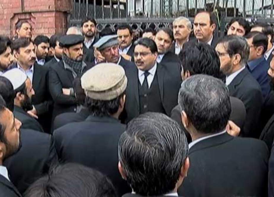 پشاور، محکمہ صحت اور وکلاء کے درمیان اراضی کا معاملہ شدت اختیار کر گیا