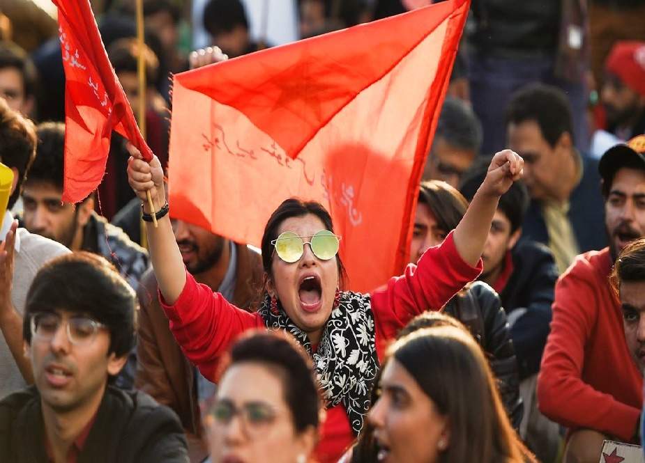لاہور، بھارتی طلبہ کی حمایت میں پاکستانی طلبہ بھی میدان میں آ گئے