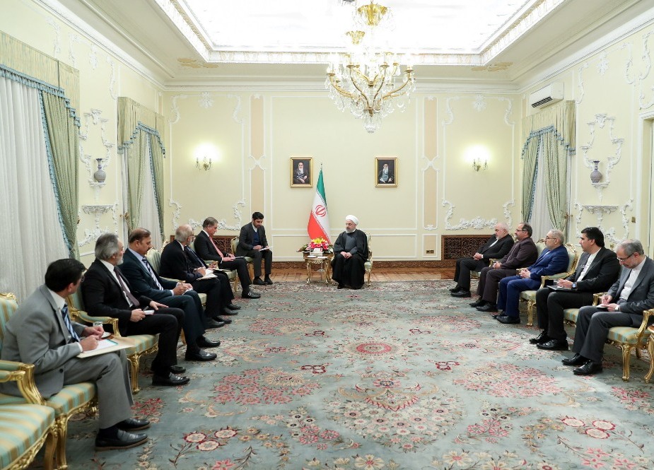 پاکستانی وزیر خارجہ کی تہران میں وفد کے ہمراہ ایرانی صدر سے اہم ملاقات