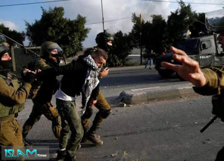 الاحتلال يعتقل 4 فلسطينيين بذريعة 