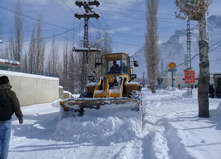 سکردو شہر میں ریکارڈ برفباری کے مناظر