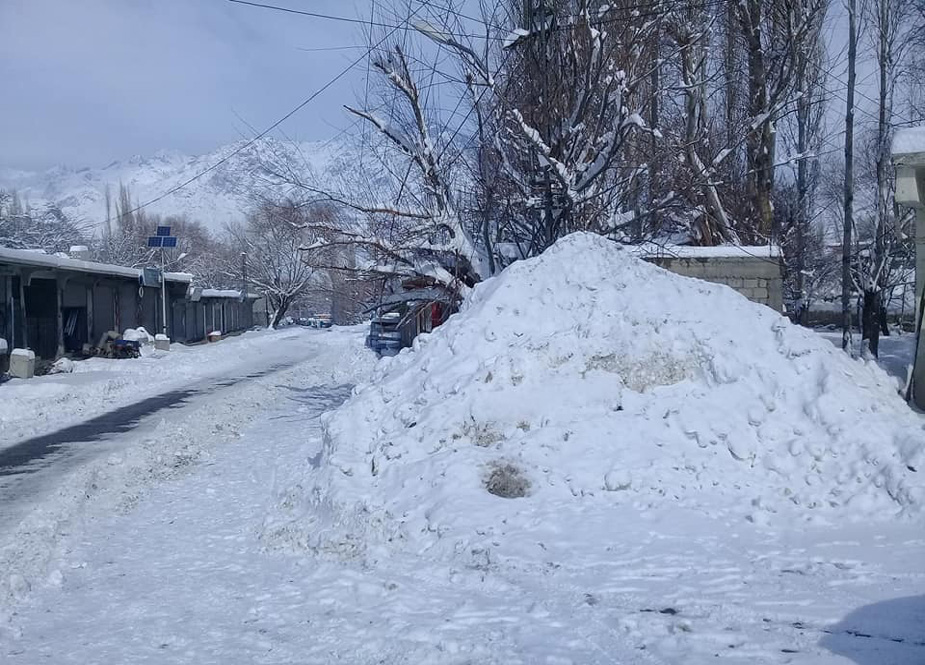 سکردو شہر میں ریکارڈ برفباری کے مناظر