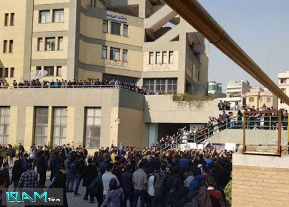 Students at Tehran University Gather in Rejection of anti-IRGC Protests