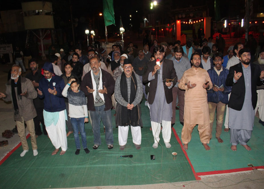 کراچی میں شہید جنرل قاسم سلیمانی، شہید ابومہدی المندس و شہدائے بغداد کی یاد میں محفل شاہ خراسان روڈ پر دعائے توسل و چراغاں
