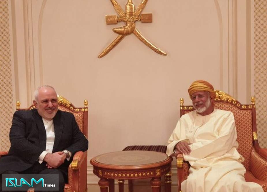 Zarif Meets with Foreign Minister of Oman