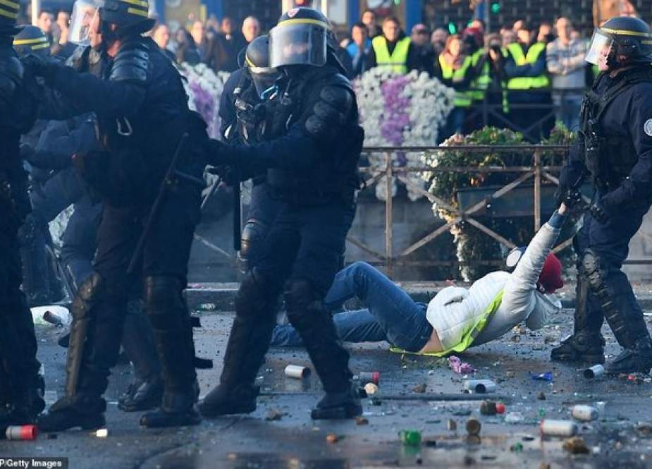 وحشیگری تمدن فرانسوی در شصت و دومین هفته اعتراضات