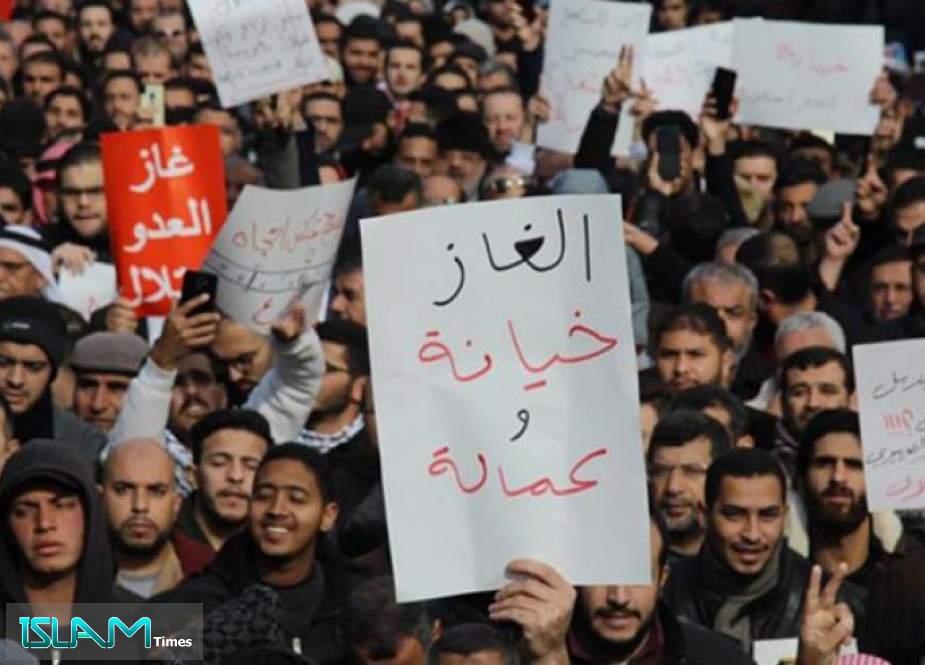 الأردنيون يجددون تظاهرهم ضد اتفاقية الغاز مع العدو ’الإسرائيلي’