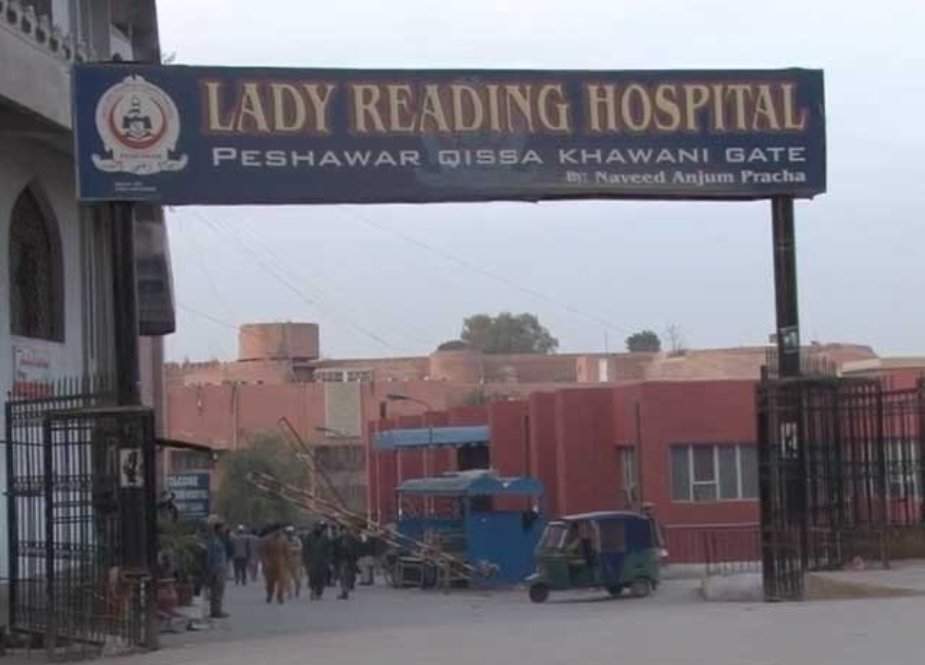پشاور، لیڈی ریڈنگ اسپتال انتظامیہ نے مریضوں کیلئے بیڈز کی تعداد کم کردی