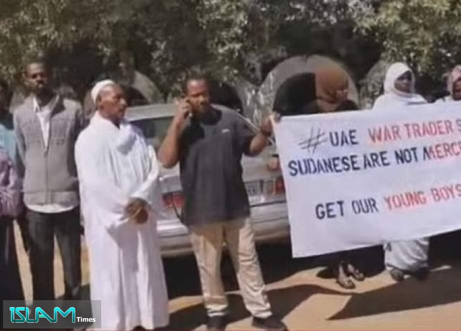 Sudanese Organized a Demonstration In Front of the UAE Embassy to Protest against Fighting in Yemen