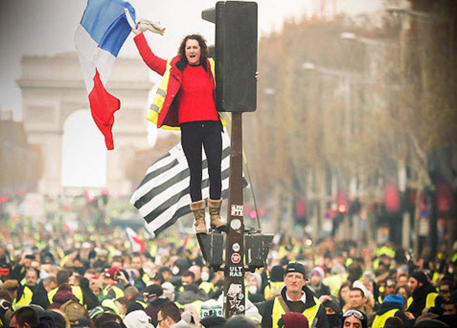 بازگشت معترضان به خیابان‌های فرانسه؛ علل و ابعاد