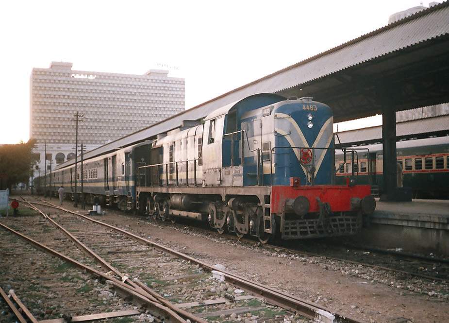سپریم کورٹ کا دو ہفتے میں کراچی سرکلر ریلوے چلانے کا حکم