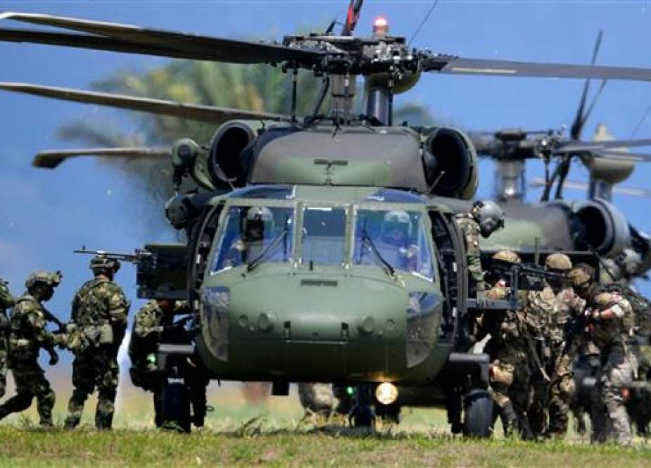 Colombian and US troops use helicopters as they hold joint military exercises in Tolemaida, Colombia.jpg