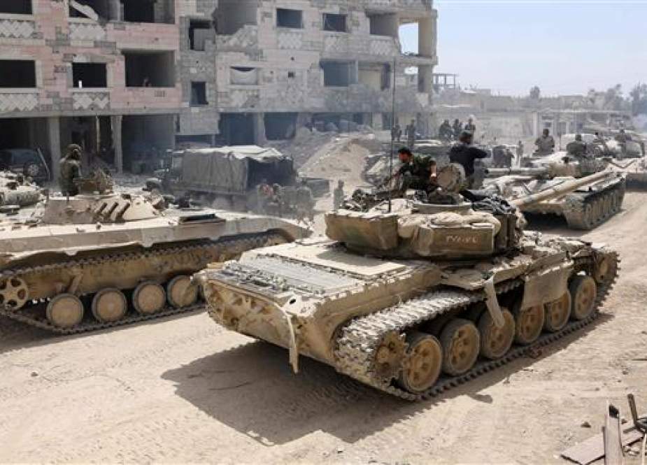 Syrian Army soldiers on the eastern outskirts of Douma.jpg