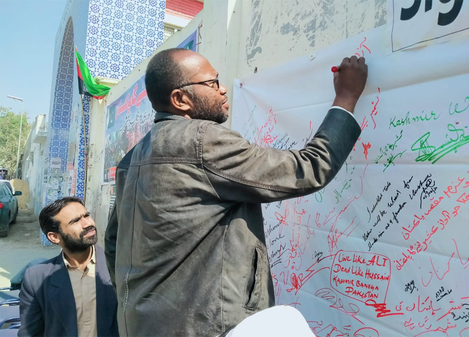 ایم ڈبلیو ایم کے تحت یوم کشمیر کے موقع پر ٹنڈو محمد خان میں دستخطی مہم
