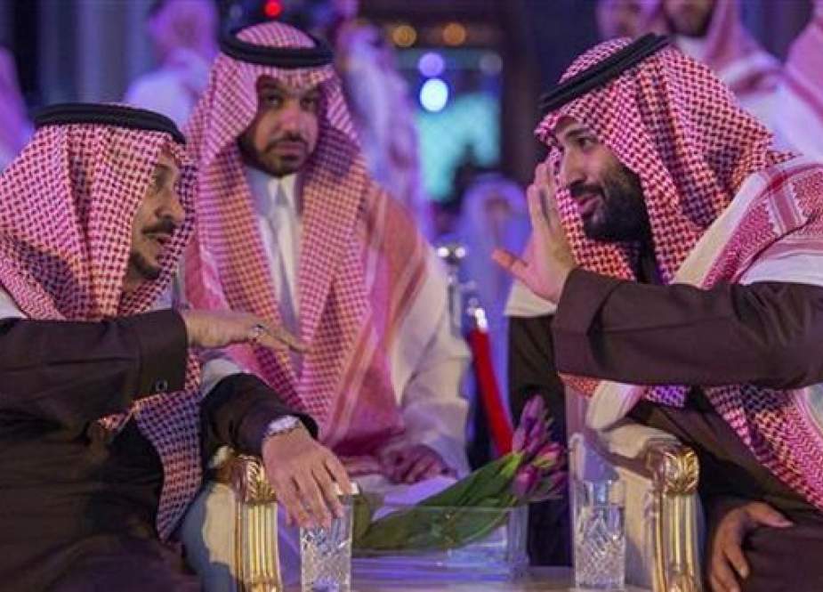 Crown Prince Mohammed bin Salman speaking to King Salman during a ceremony at a hotel in Riyadh.jpg