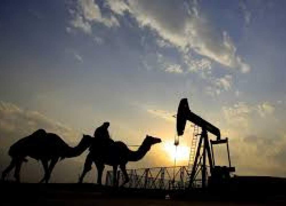 Oil rig in the oil field of Sakhir in Bahrain.jpg