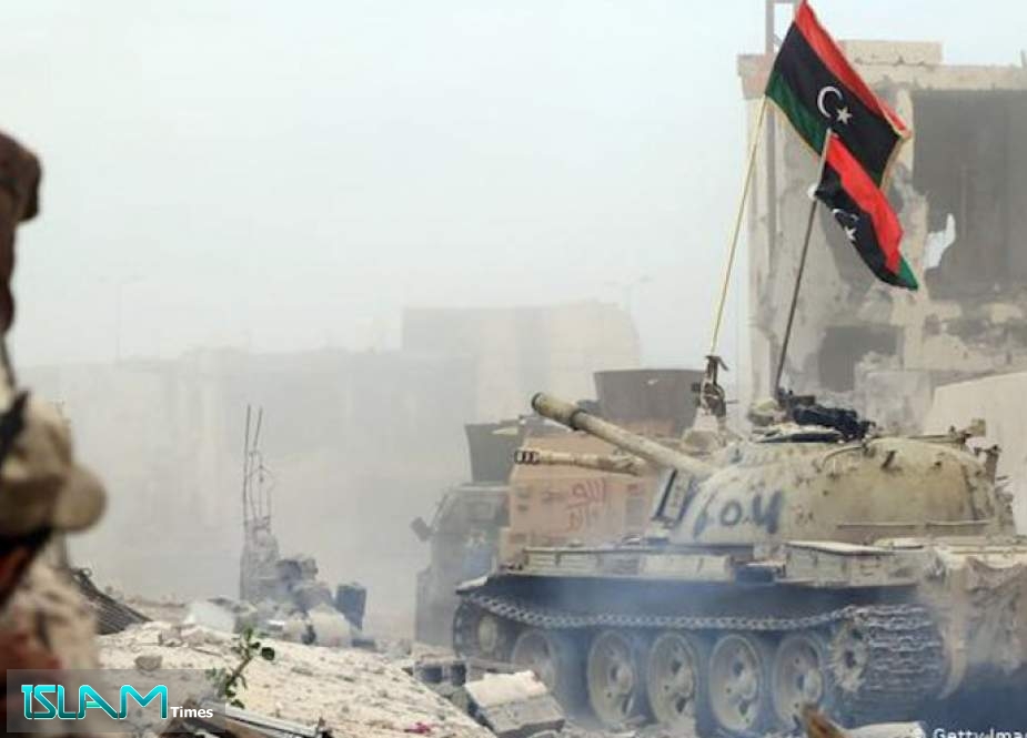 ليبيا... تجدد القتال في محيط طرابلس وإغلاق مطار معيتيقة