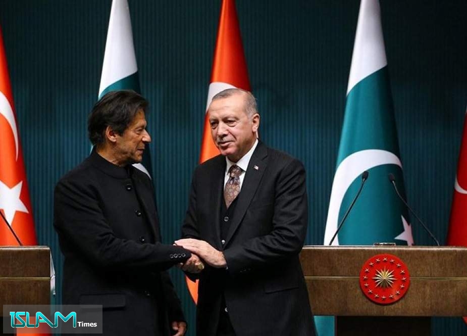 أردوغان يوقع اتفاقيات التعاون مع باكستان في إسلام اباد