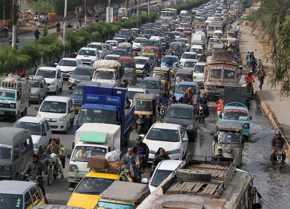 کراچی، چند سڑکوں پر ٹریفک کی سمت آزمائشی طور پر تبدیل کرنے کا فیصلہ