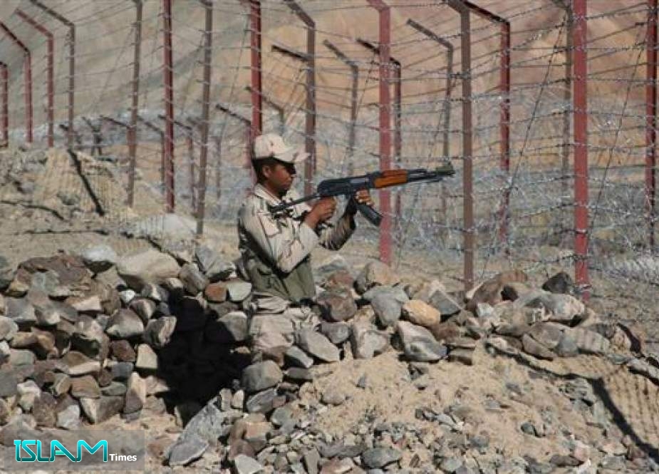Two Iranian Border Guards Killed in Clashes with Terrorists in Southeast