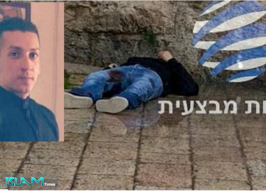 Israeli occupation forces prevented anyone from helping the Palestinian youth while he was suffering serious injuries.