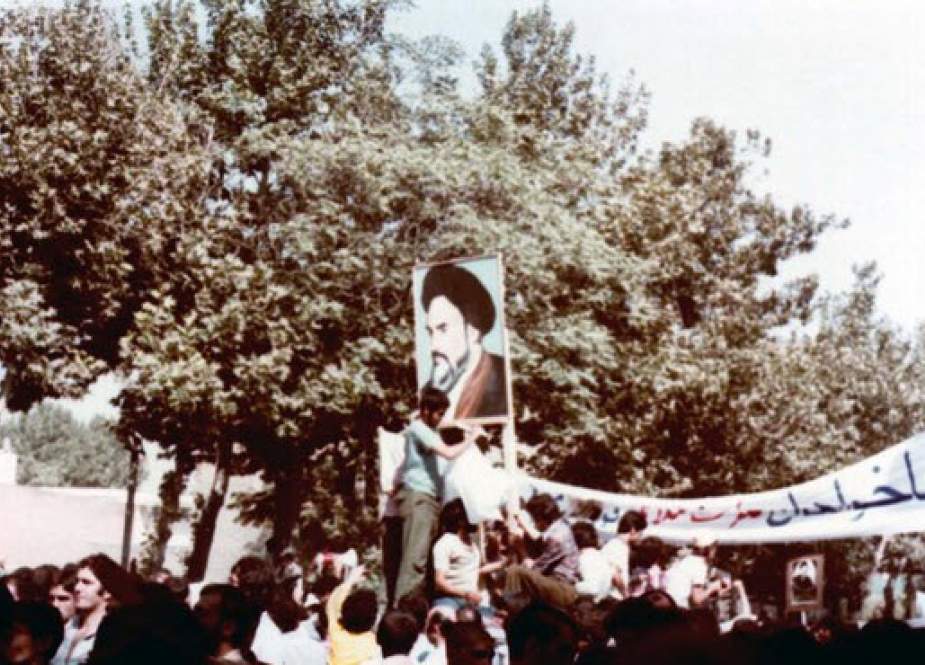 حرکت انقلاب اسلامی ایران رو به جلو و امیدبخش است