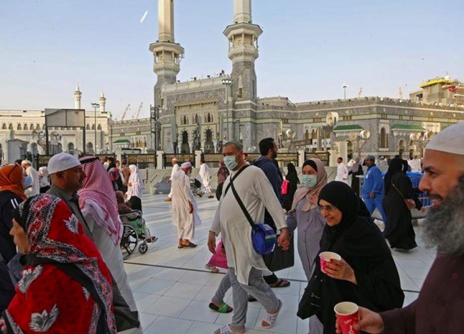 Arab Saudi larang warganya untuk lakukan ibadah Umrah karena virus korona. Foto: AFP
