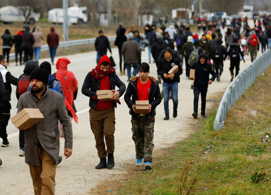 Migrants walk at the Turkey