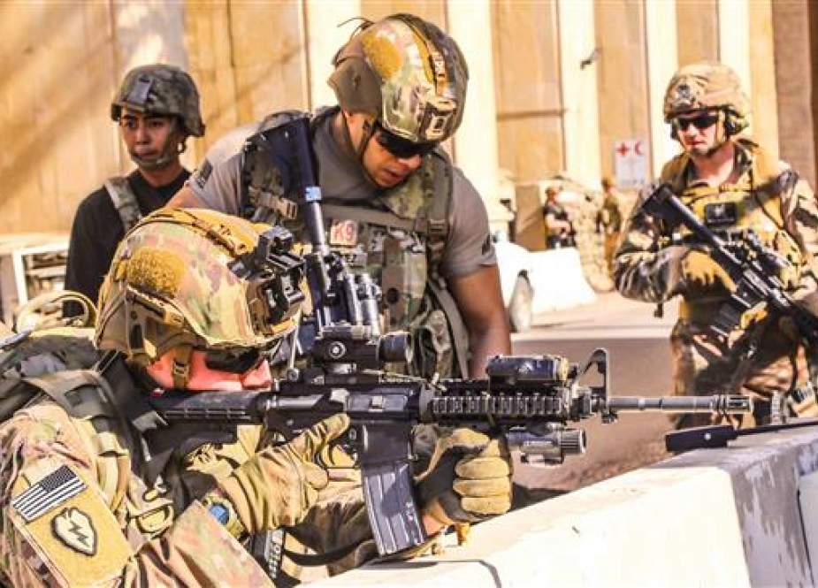 American soldiers taking position around the diplomatic mission in the capital Baghdad.jpg