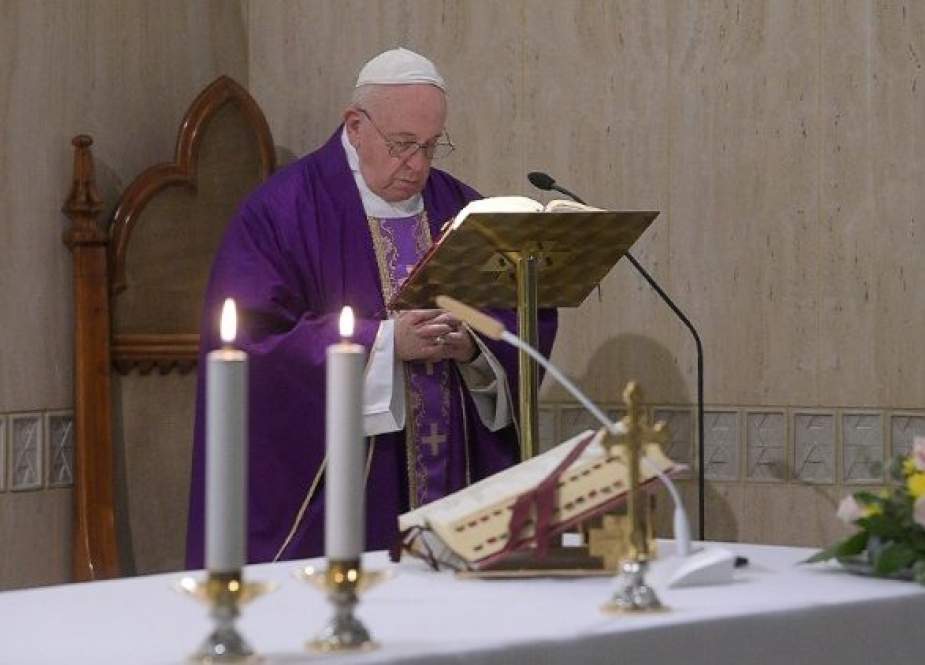 Paus Fransiskus memimpin Misa Santa Marta harian di Vatikan.jpeg