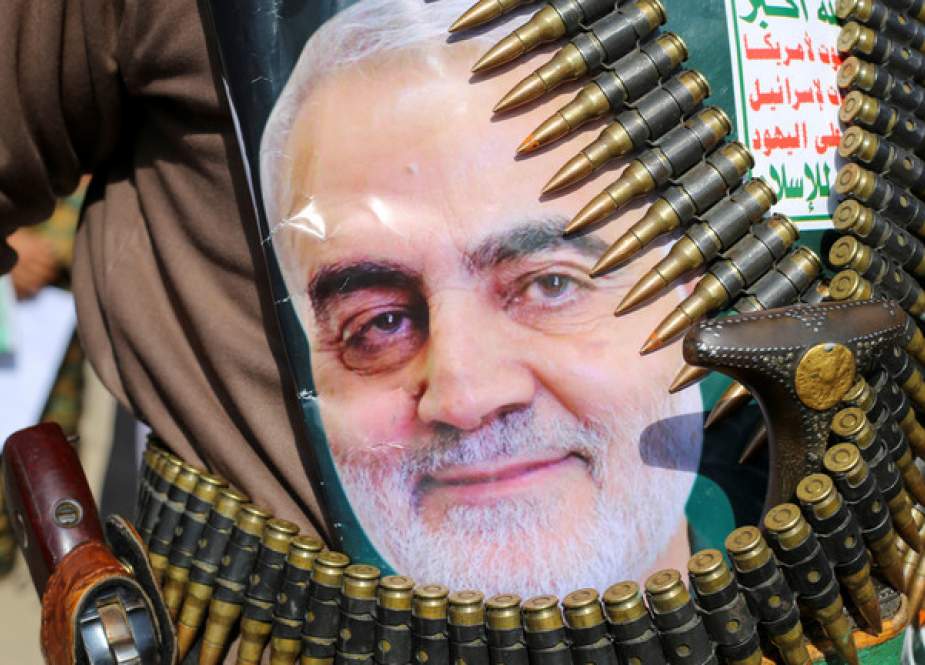 Houthis has a poster attached to his waist of Iranian Major-General Qassem Soleimani.JPG