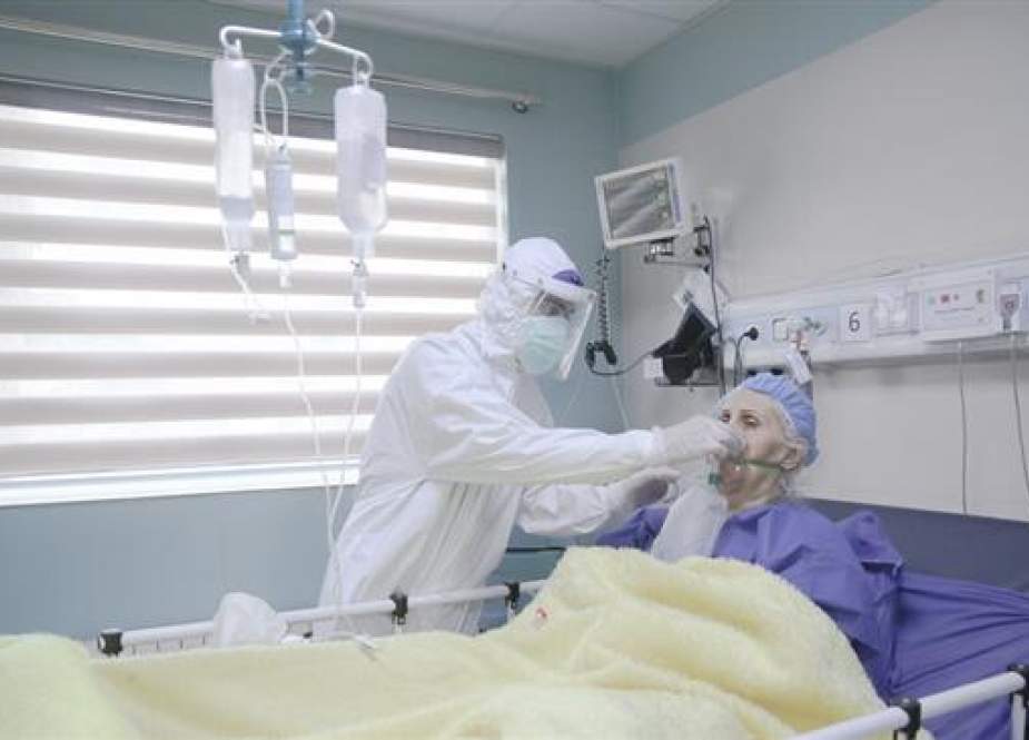 Doctor attends a woman infected with COVID-19 at Hajar Hospital, Tehran, Iran.jpg