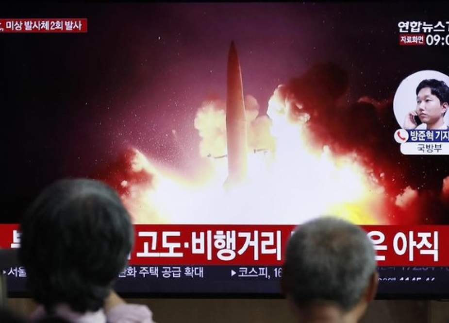 Korea Utara yang menembakkan dua misil tak teridentifikasi, di Seoul, Korea Selatan.jpeg