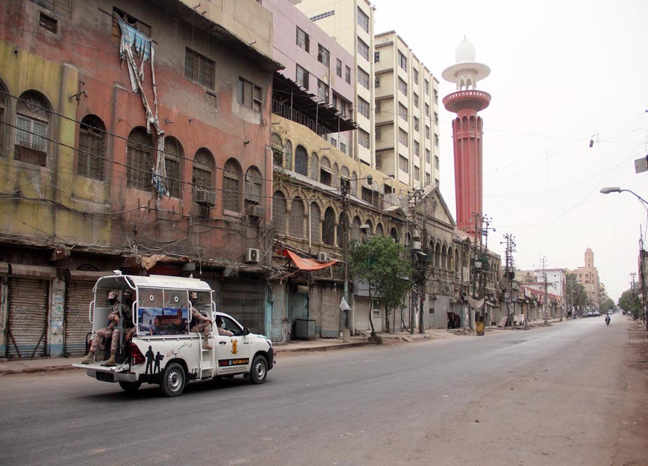 کورونا وائرس کے پھیلاؤ کا خطرہ، کراچی میں مکمل لاک ڈاؤن، شاہراہیں ویران، پولیس اور رینجرز تعینات