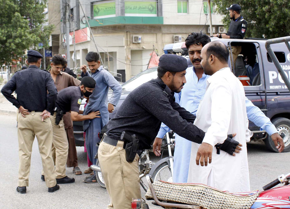 کراچی میں لاک ڈاؤن کے دوسرے روز کی تصویری جھلکیاں