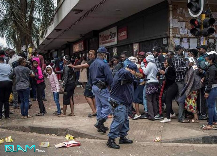South African Police Fire Rubber Bullets at Shoppers during Coronavirus Lockdown
